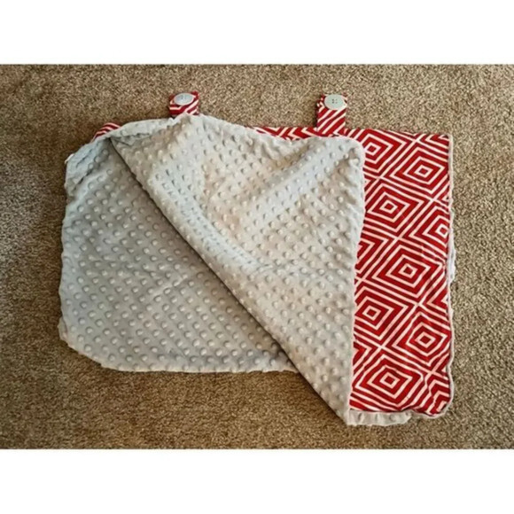 Carseat Canopy Red Geometric‎ Pattern Baby Blanket with Soft  Interior - Picture 2 of 2